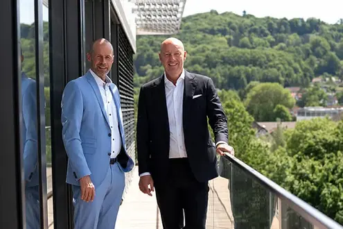 Steffen Prodinger & Markus Ettlin auf der Dachterrasse der Firmenzentrale der PRODINGER Gruppe in Coburg.
