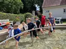 Kneipp Kinder beim Kneipp baden