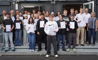 Gruppenbild der Kursabsolventen vom Pilotprojektes "Jetzt ihr".